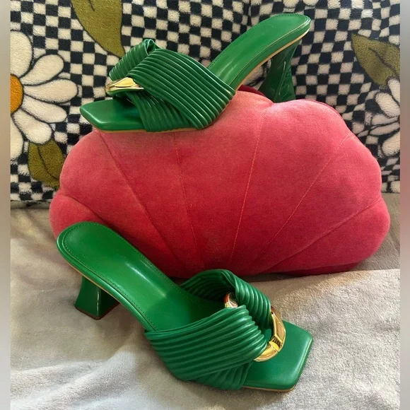 unique green sandals! 💚🍋🟩 - Picture 1 of 6